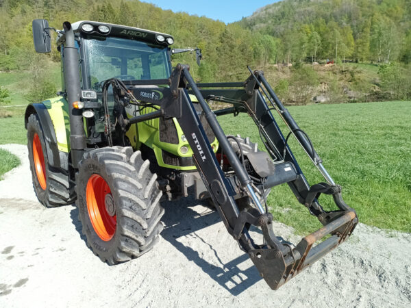 CLAAS Arion 520